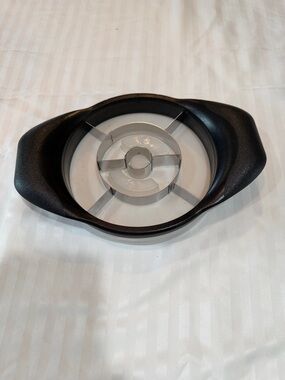 The Pampered Chef Pineapple Wedger